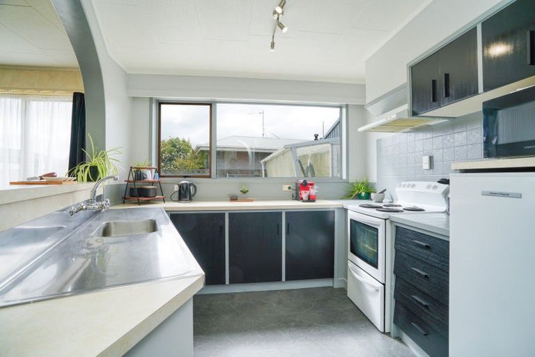 Photo of property in 21 Irvine Street, Wallacetown, 9816