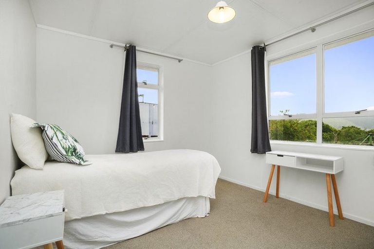 Photo of property in 90 Jamaica Drive, Grenada North, Wellington, 5028