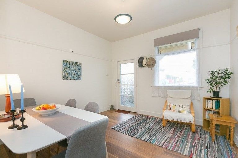 Photo of property in Devonport Apartments, 19/127 Saint Aubyn Street, New Plymouth, 4310