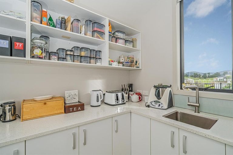 Photo of property in 1 Topping Place, Whitianga, 3510