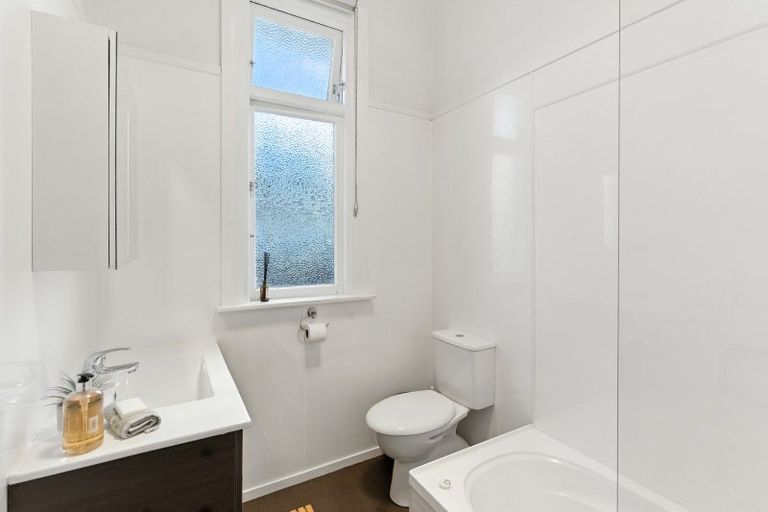 Photo of property in 253 Macandrew Road, Forbury, Dunedin, 9012