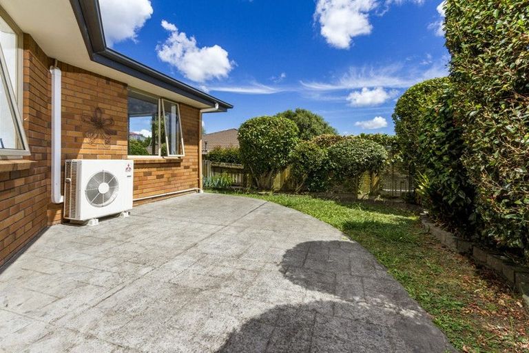 Photo of property in 5 Sunvista Avenue, Oteha, Auckland, 0632