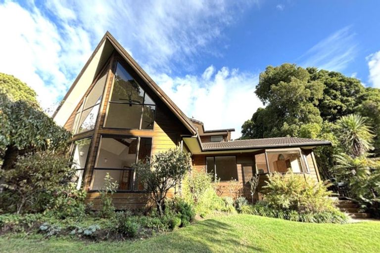 Photo of property in 24 Manu Grove, Waikanae, 5036