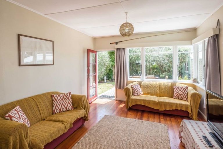 Photo of property in 2 Hemara Street, Waikanae Beach, Waikanae, 5036