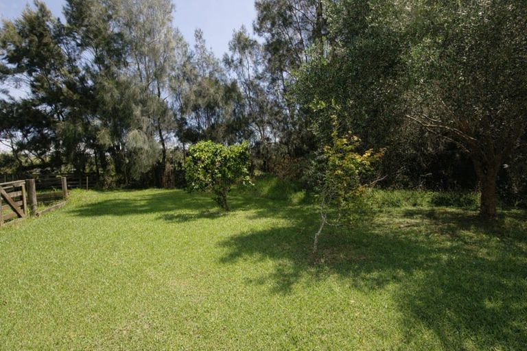 Photo of property in 14 Lyon Road, Waimauku, 0883