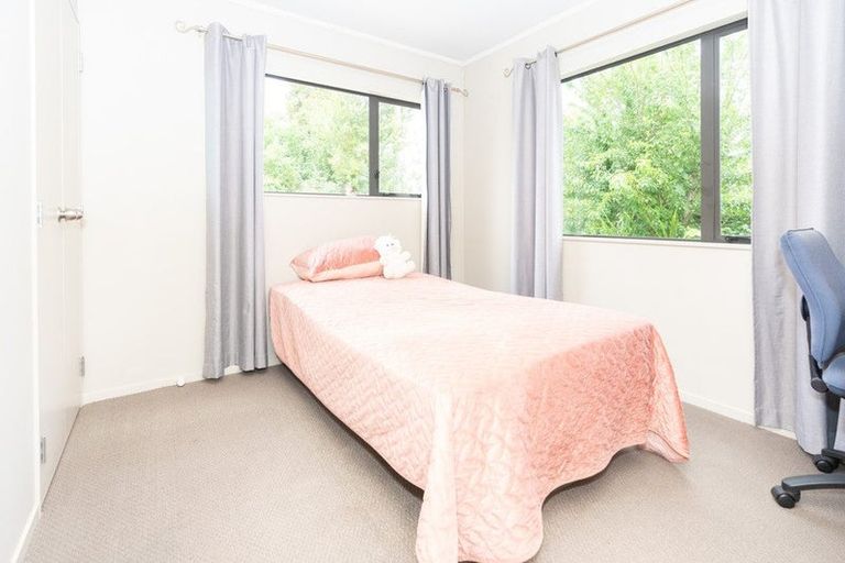 Photo of property in 35 Pulham Crescent, Queenwood, Hamilton, 3210