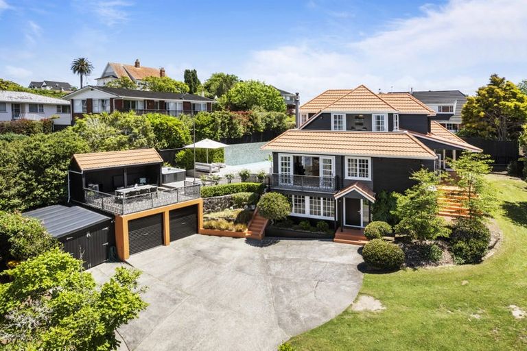 Photo of property in 16 Fenton Terrace, Cockle Bay, Auckland, 2014