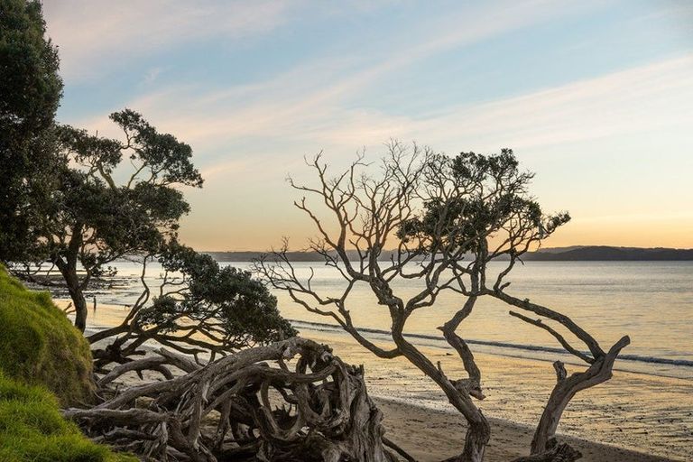 Photo of property in 31 Shakespear Road, Army Bay, Whangaparaoa, 0930