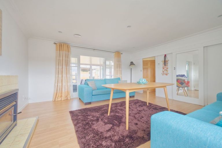 Photo of property in 1/456 Glenfield Road, Glenfield, Auckland, 0629