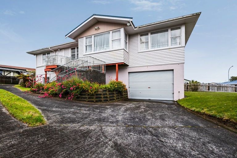 Photo of property in 18 Leon Place, Waitara, 4320
