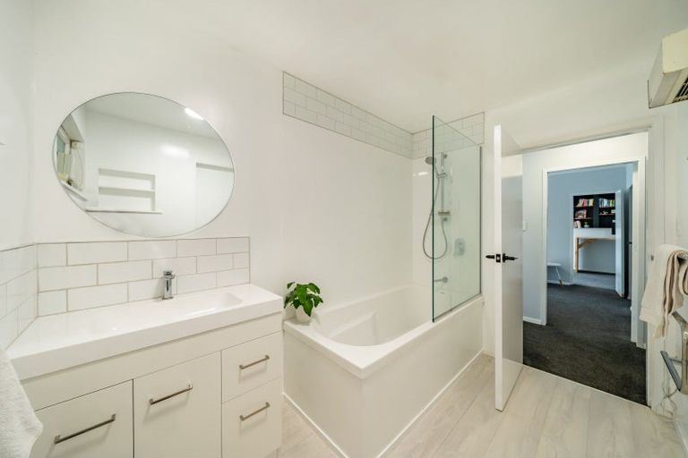 Photo of property in 20 Raroa Place, Pukerua Bay, 5026