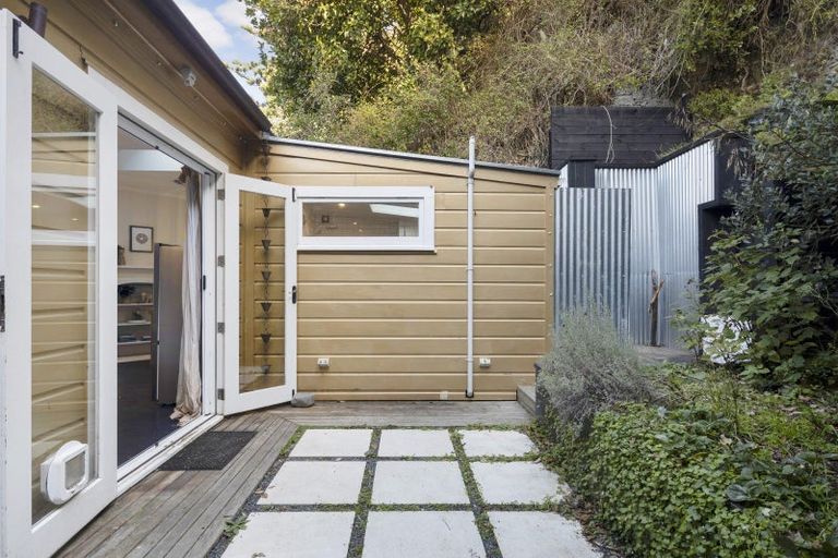 Photo of property in 397 Karaka Bay Road, Karaka Bays, Wellington, 6022