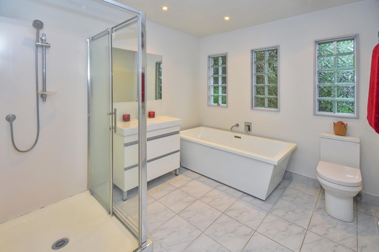 Photo of property in 21 Orinda Close, Botany Downs, Auckland, 2010