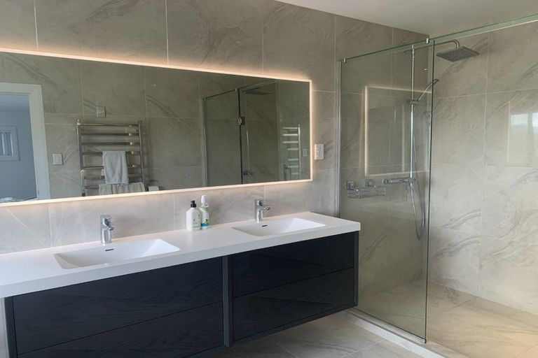 Photo of property in 17 Handley Avenue, Narrow Neck, Auckland, 0624