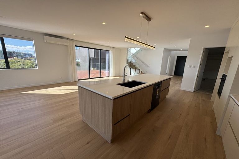 Photo of property in 32 Ridgehill Rise, Flat Bush, 2019