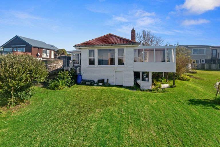 Photo of property in 79 Tiri Road, Tindalls Beach, Whangaparaoa, 0930