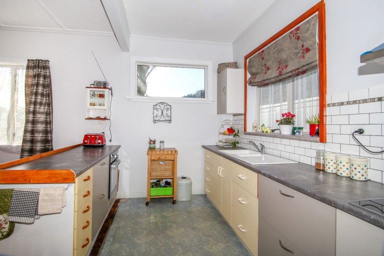 Photo of property in 2 Curtis Street, Hector, 7822