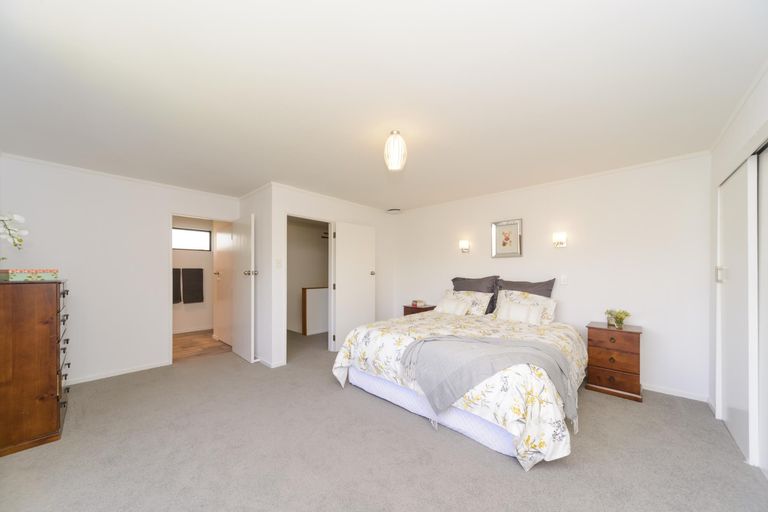 Photo of property in 7 Hillgrove Place, Fitzherbert, Palmerston North, 4410