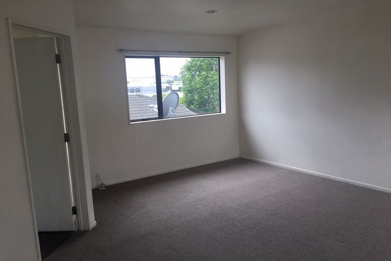 Photo of property in 9b Woodall Place, Totara Vale, Auckland, 0627