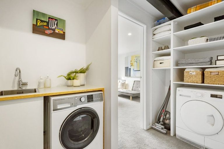 Photo of property in 11 City View Terrace, Birkenhead, Auckland, 0626