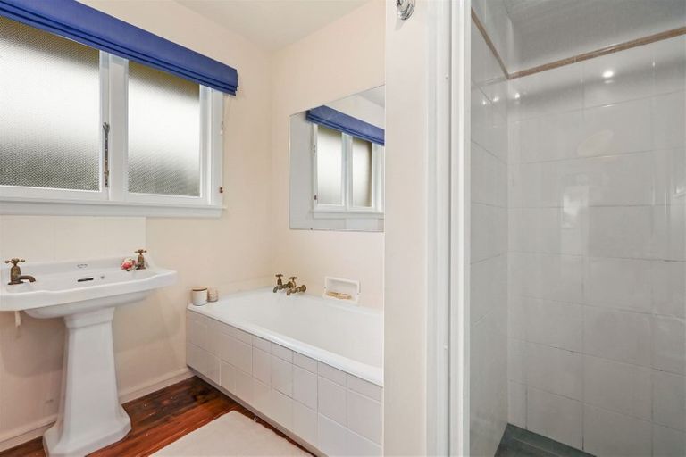 Photo of property in 272 Mount Pleasant Road, Mount Pleasant, Christchurch, 8081