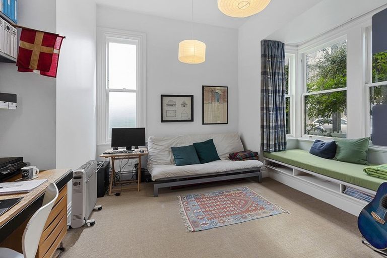 Photo of property in 118 Elizabeth Street, Mount Victoria, Wellington, 6011