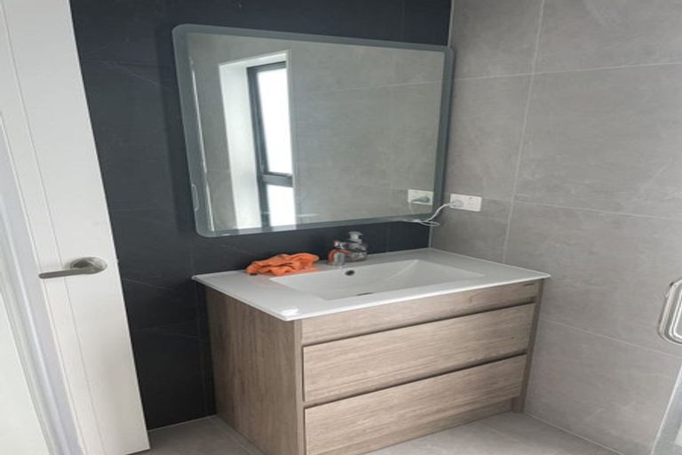 Photo of property in 8/14 Kerswill Place, Pakuranga, Auckland, 2010