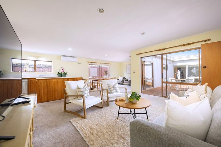 Photo of property in 1/51a View Road, Henderson, Auckland, 0612