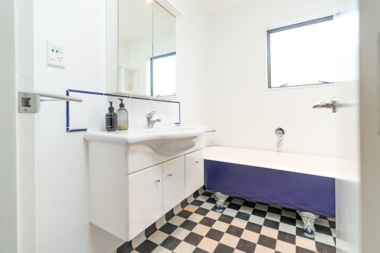 Photo of property in 5f Duke Street, Mount Victoria, Wellington, 6011