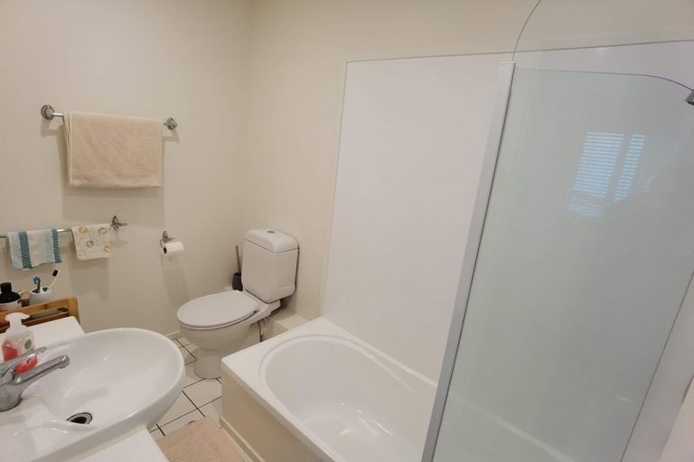 Photo of property in 1/30 John Jennings Drive, Oteha, Auckland, 0632