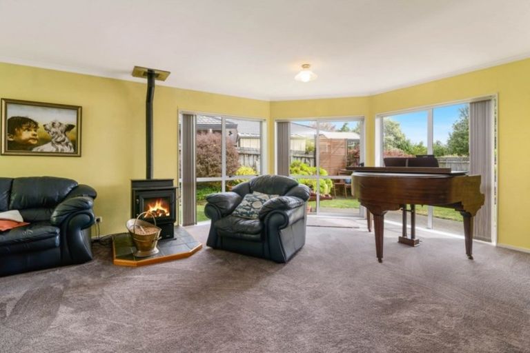 Photo of property in 26 Hoyte Place, Pukehangi, Rotorua, 3015