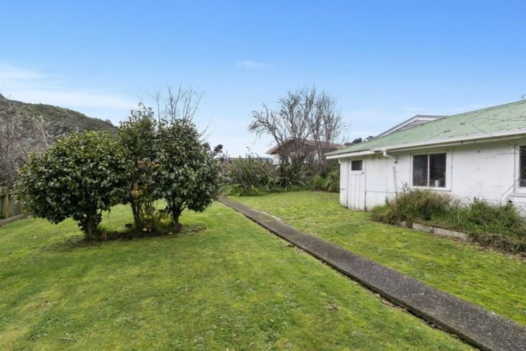 Photo of property in 95 Hine Road, Wainuiomata, Lower Hutt, 5014