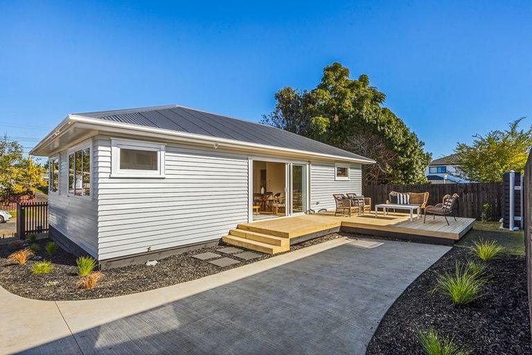 Photo of property in 17a Hamurana Place, Te Atatu Peninsula, Auckland, 0610