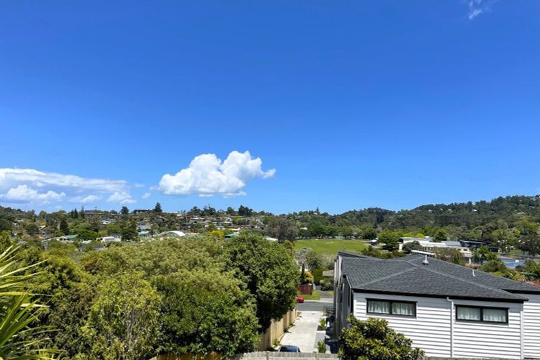 Photo of property in 104 Lantana Road, Green Bay, Auckland, 0604