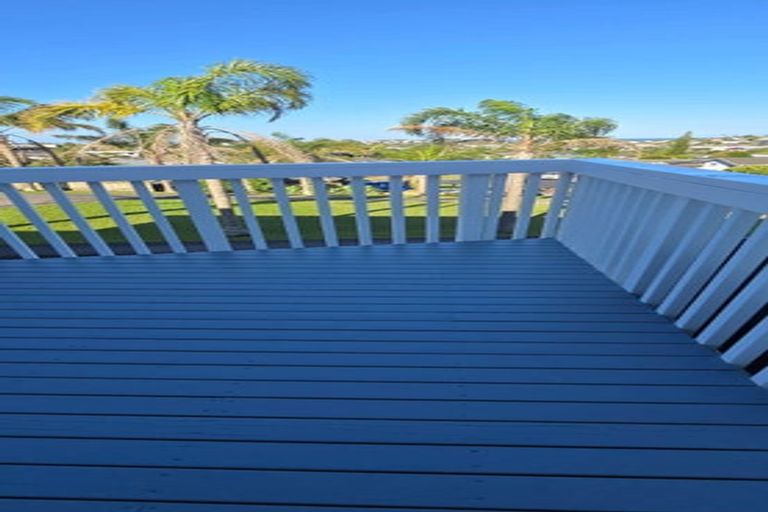 Photo of property in 36 Albatross Road, Red Beach, 0932