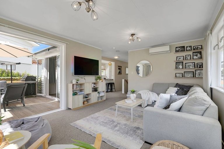 Photo of property in 70 Champion Street, Cannons Creek, Porirua, 5024