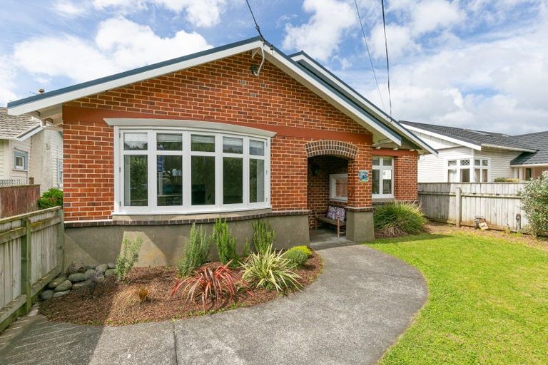 Photo of property in 181 The Parade, Island Bay, Wellington, 6023