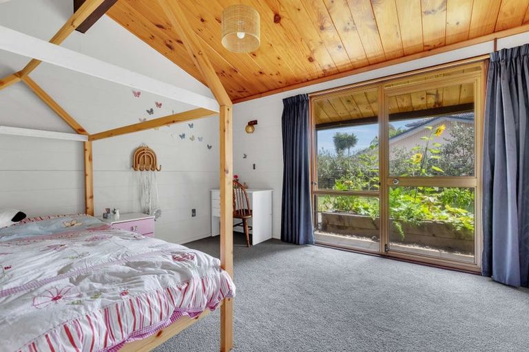 Photo of property in 1 Tupara Crescent, Kawaha Point, Rotorua, 3010