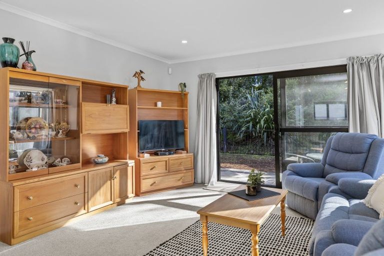 Photo of property in 11 Winnie Close, Acacia Bay, Taupo, 3330