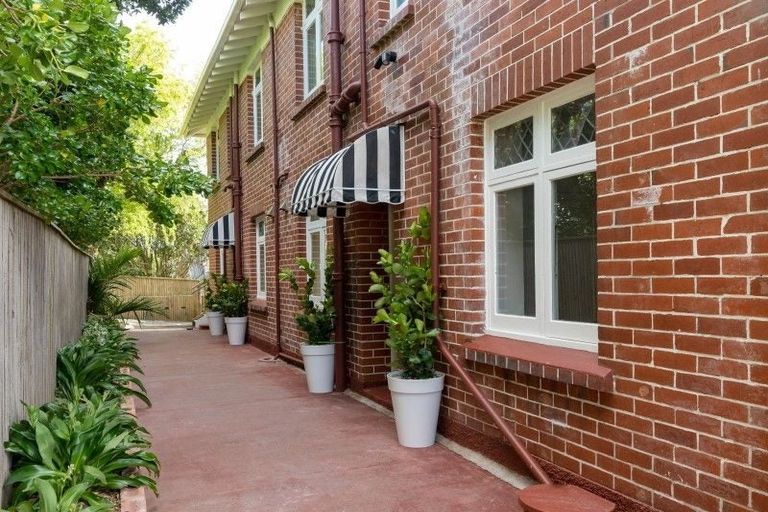 Photo of property in Hamilton Flats, 9a Hawker Street, Mount Victoria, Wellington, 6011