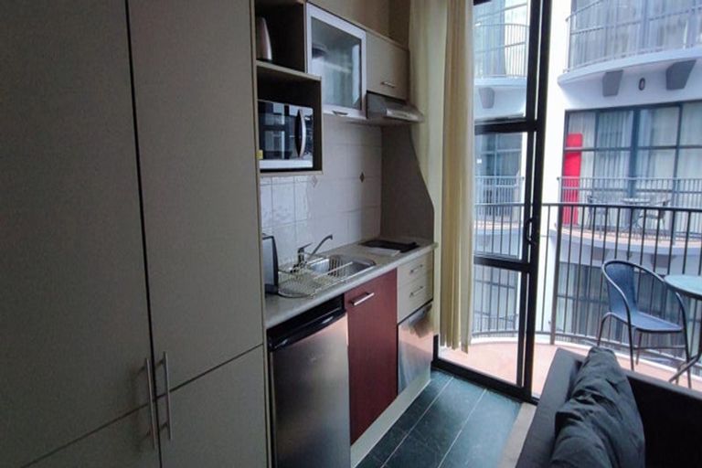 Photo of property in Atrium Towers, 4h/154 The Terrace, Wellington Central, Wellington, 6011