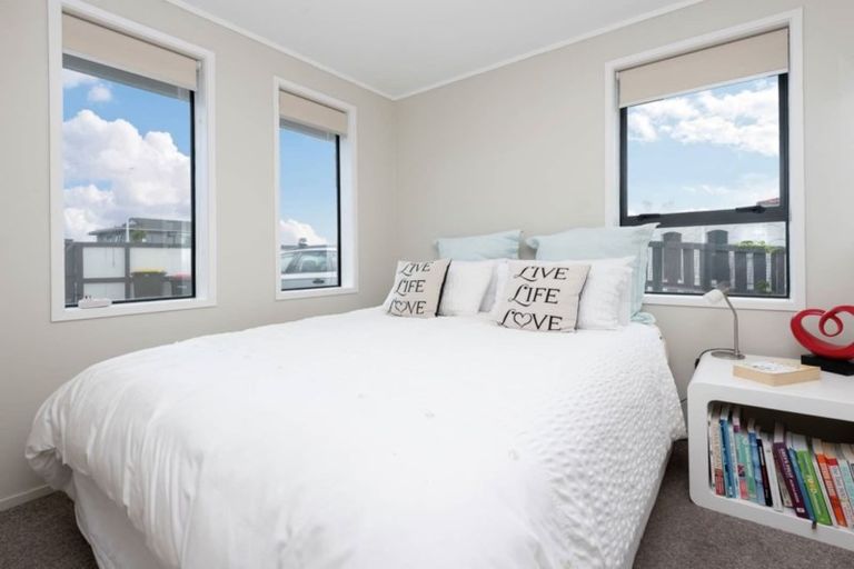 Photo of property in 1/11 Pounamu Place, Shelly Park, Auckland, 2014