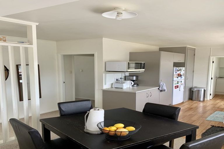 Photo of property in 91 Farquhar Road, Glendene, Auckland, 0602