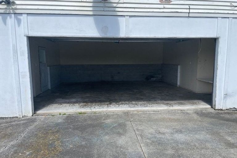 Photo of property in 4 Oaklands Grove, Clouston Park, Upper Hutt, 5018