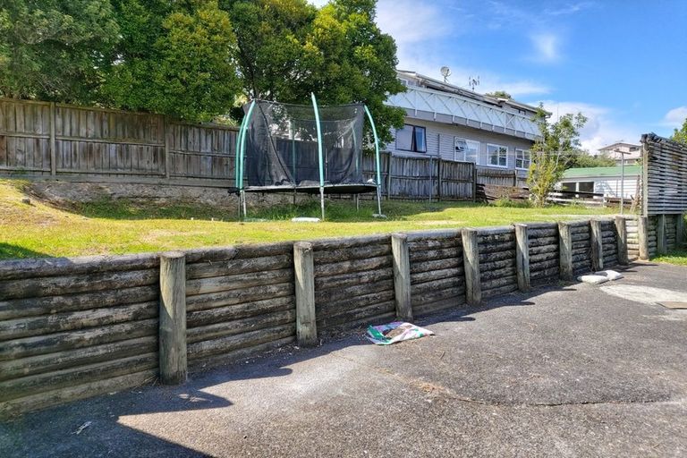 Photo of property in 11 Emirau Place, Glenfield, Auckland, 0629