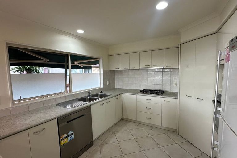 Photo of property in 26 Delmont Close, East Tamaki Heights, Auckland, 2016