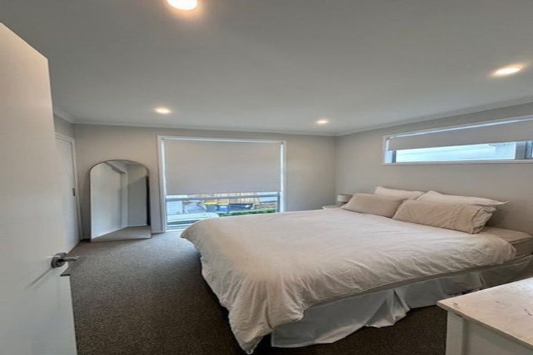 Photo of property in 1b Pavola Grove, Glenfield, Auckland, 0629