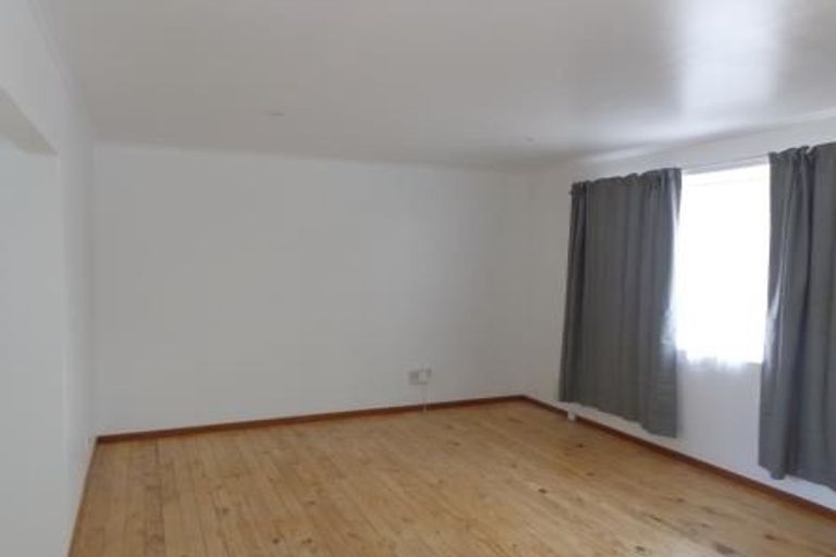 Photo of property in 1/42 Lincoln Road, Henderson, Auckland, 0610