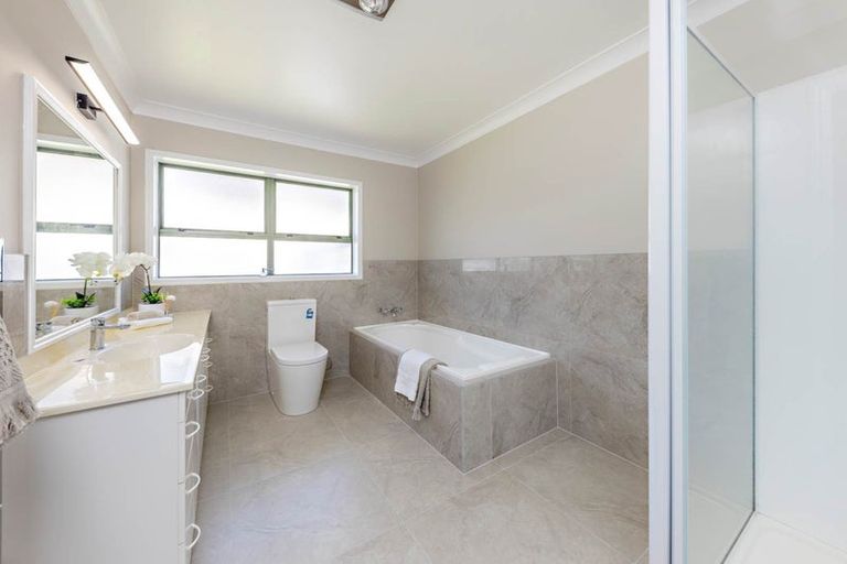 Photo of property in 2 Emyvalie Place, Dannemora, Auckland, 2016