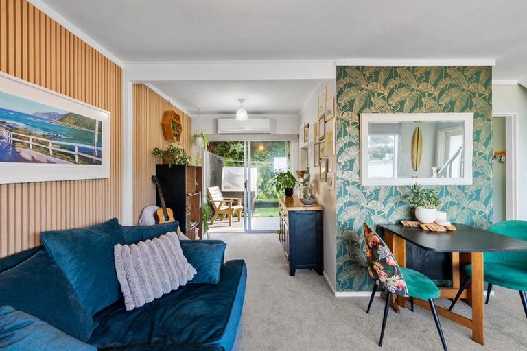 Photo of property in 2/104 Owhiro Bay Parade, Owhiro Bay, Wellington, 6023